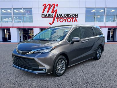 Used 2022 Toyota Sienna XLE