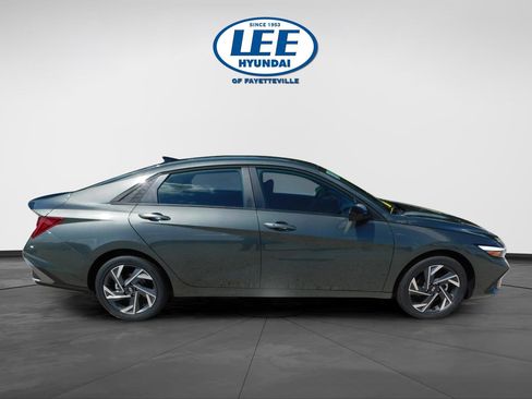 New 2025 Hyundai Elantra SEL FWD image 2