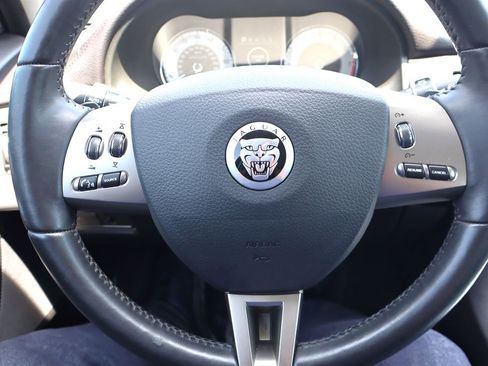 Used 2011 Jaguar XF RWD image 31