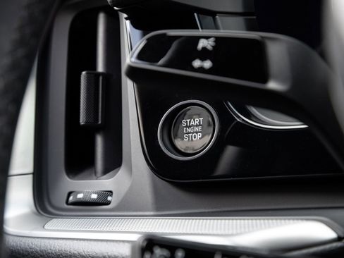 Certified 2025 Porsche Cayenne AWD/4WD image 17