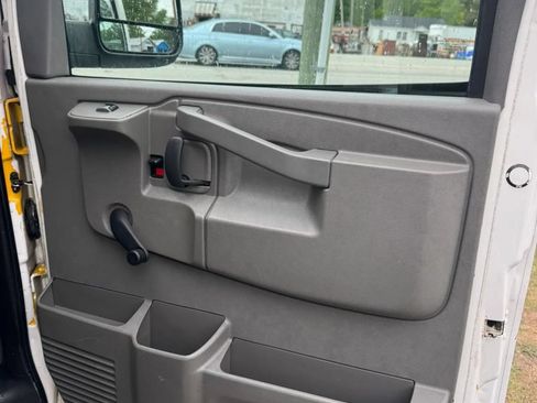 Used 2016 GMC Savana 3500 RWD image 12