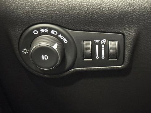 Certified 2025 Jeep Compass Limited image 23