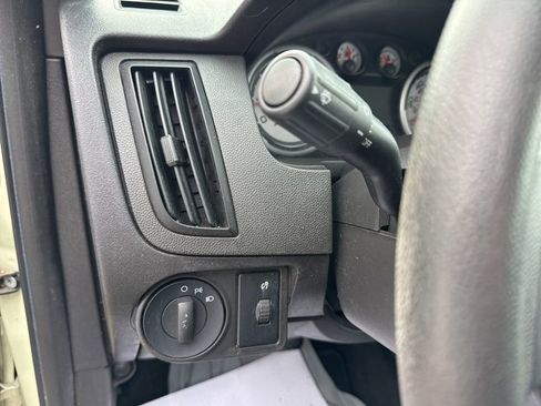 Used 2010 Ford Focus SE image 11