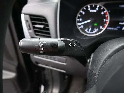 Used 2024 Nissan Rogue S AWD/4WD image 31