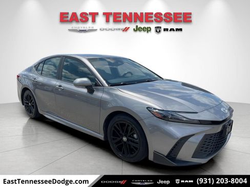 Used 2025 Toyota Camry SE FWD image 1