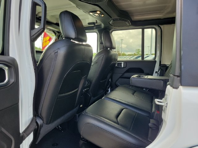 Used 2022 Jeep Wrangler Unlimited Sahara w/ Safety Group AWD/4WD image 11