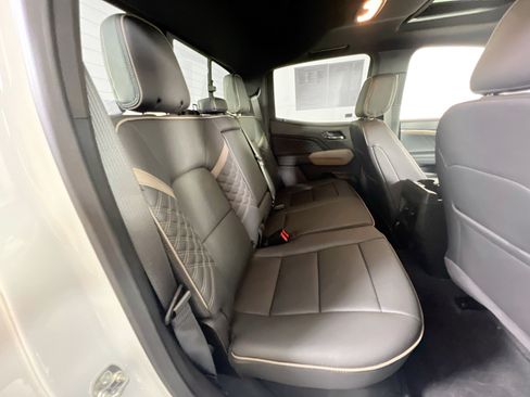 Used 2025 GMC Canyon Denali AWD/4WD image 27