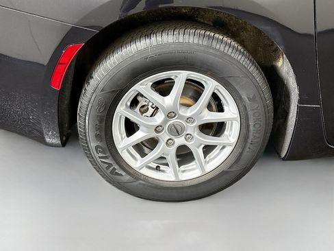 Used 2023 Chrysler Voyager LX FWD image 31
