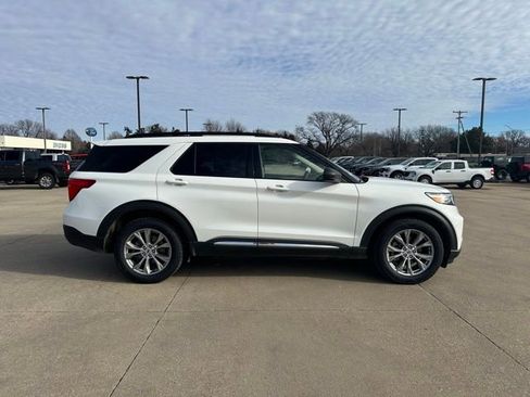 Certified 2023 Ford Explorer XLT w/ Equipment Group 202A image 4