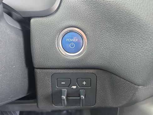Used 2024 Toyota Tundra Limited AWD/4WD image 19