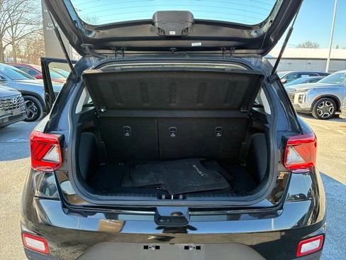 Certified 2023 Hyundai Venue SEL w/ Cargo Package image 18