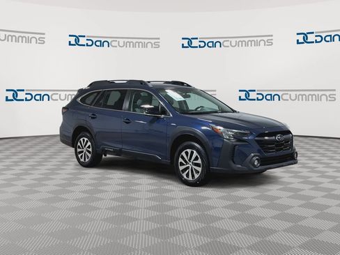 Used 2023 Subaru Outback Premium AWD/4WD image 3