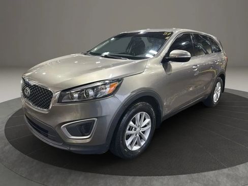 Used 2017 Kia Sorento L image 1