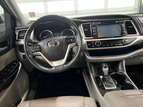 Used 2016 Toyota Highlander XLE AWD/4WD image 8