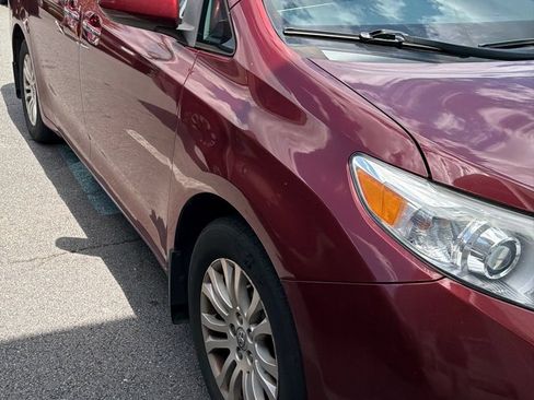 Used 2015 Toyota Sienna XLE w/ XLE Navigation Package FWD image 3