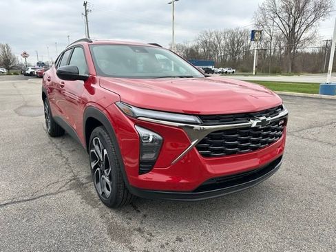 New 2026 Chevrolet Trax RS w/ Sunroof Package FWD image 4