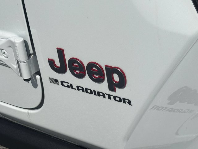 Used 2025 Jeep Gladiator Rubicon AWD/4WD image 11