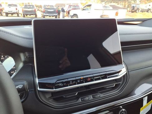 New 2026 Jeep Compass Latitude image 20