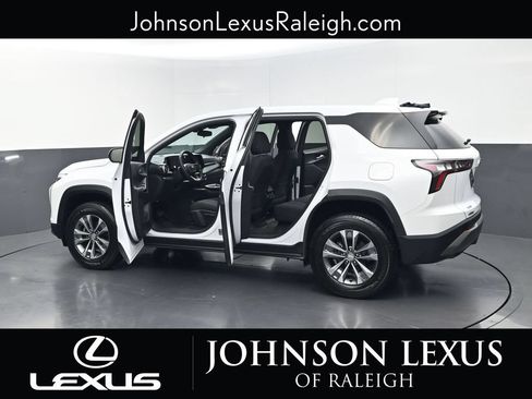 Used 2025 Chevrolet Equinox LT FWD image 37