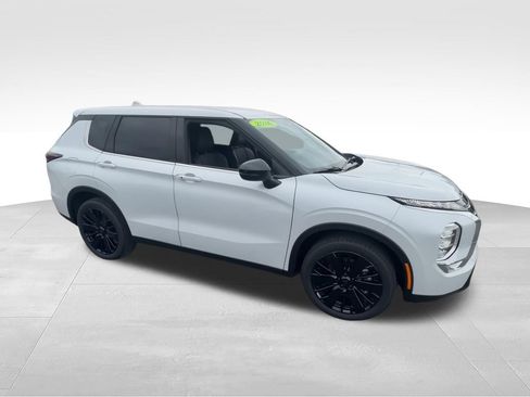 New 2026 Mitsubishi Outlander LE FWD image 2