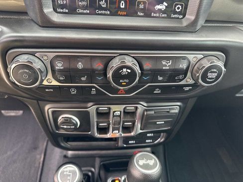 Used 2023 Jeep Wrangler Unlimited Sahara w/ Cold Weather Group AWD/4WD image 21