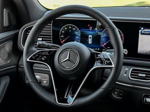 Certified 2025 Mercedes-Benz GLS 450 4MATIC image 25