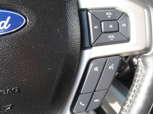 Used 2019 Ford F150 Lariat w/ Equipment Group 502A Luxury AWD/4WD image 33