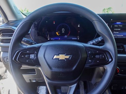 Used 2025 Chevrolet TrailBlazer LS w/ LS Convenience Package FWD image 12