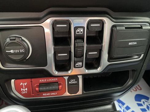 Used 2021 Jeep Gladiator Mojave w/ Cold Weather Group image 29