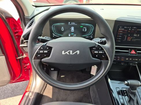 Used 2025 Kia Niro LX FWD image 22
