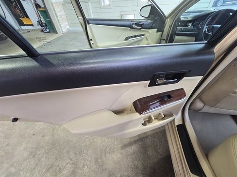 Used 2012 Toyota Camry XLE image 28