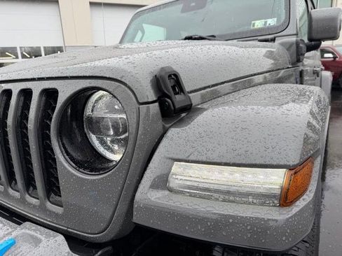 Used 2022 Jeep Wrangler Unlimited Sahara image 12