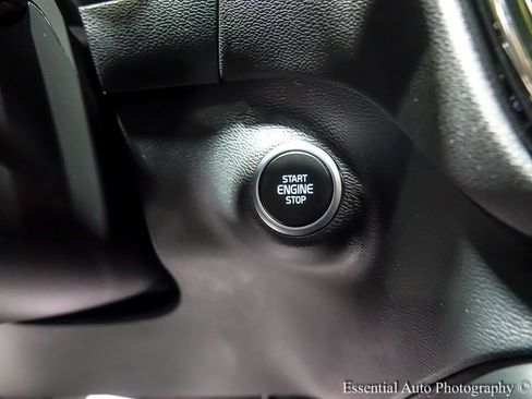 Used 2025 Volvo XC40 B5 Plus AWD/4WD image 22