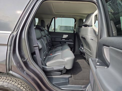 Used 2025 Ford Expedition Active AWD/4WD image 19
