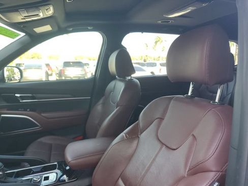Certified 2023 Kia Telluride EX w/ EX Captain's Chair Package FWD image 17