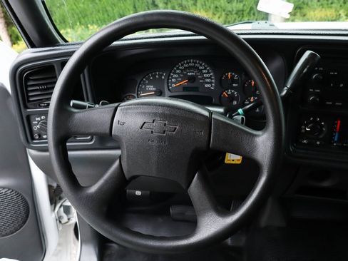Used 2004 Chevrolet Silverado 3500 W/T image 23