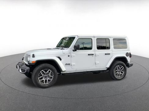 Used 2025 Jeep Wrangler Sahara image 8