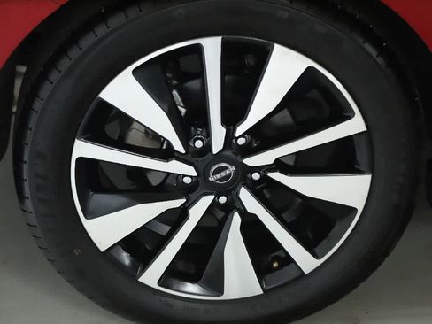 Used 2025 Nissan Sentra SV w/ SV Premium Package FWD image 12