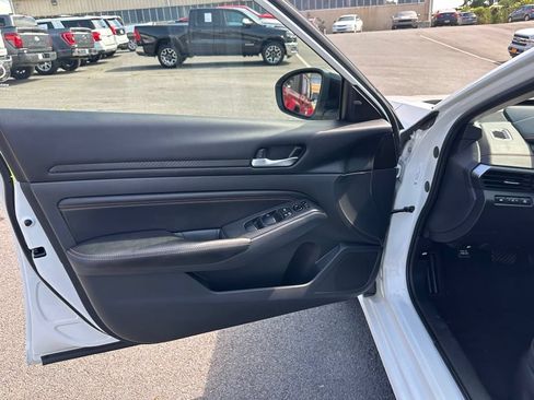 Used 2022 Nissan Altima 2.5 SR FWD image 12