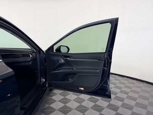 Used 2018 Toyota Camry XLE image 31