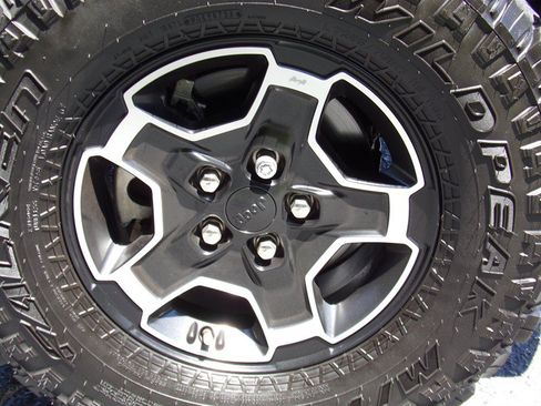 Used 2023 Jeep Gladiator Rubicon AWD/4WD image 16