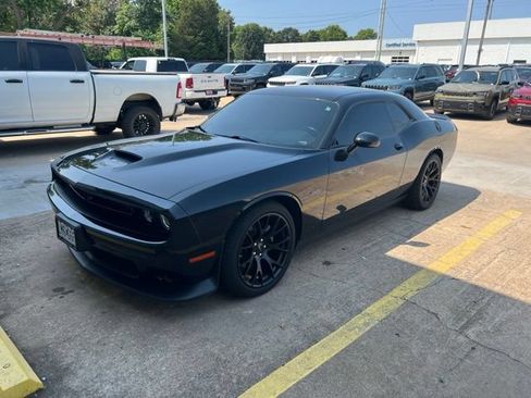 Used 2023 Dodge Challenger R/T RWD image 1
