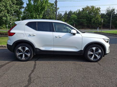 Used 2023 Volvo XC40 B5 Plus w/ Driver Assist Package AWD/4WD image 6