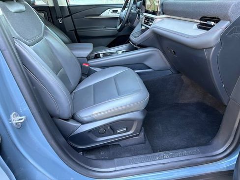 Used 2025 Ford Explorer Active w/ Active Comfort Package RWD image 13