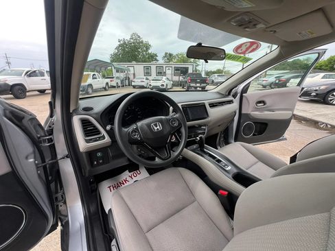 Used 2018 Honda HR-V EX image 12
