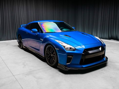 Used 2020 Nissan GT-R Premium AWD/4WD image 2
