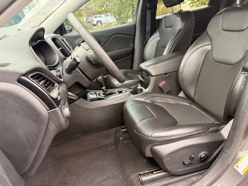 Used 2020 Jeep Cherokee Latitude Plus FWD image 20