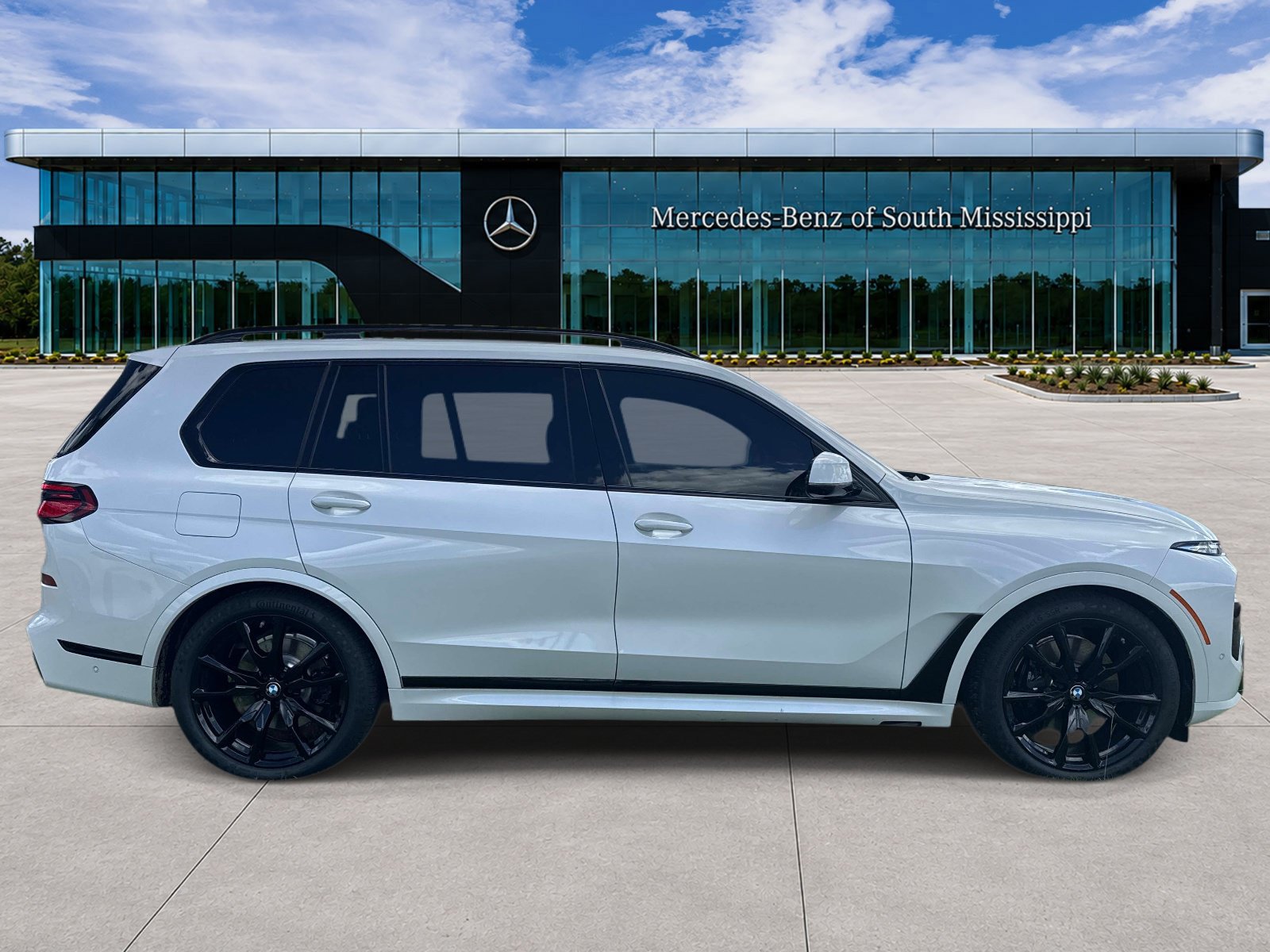 Used 2026 BMW X7 xDrive40i w/ M Sport Package AWD/4WD image 5