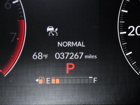 Used 2025 Honda Pilot Touring image 17