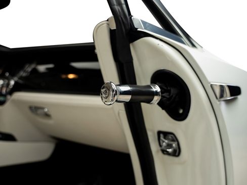 Used 2017 Rolls-Royce Wraith RWD image 60